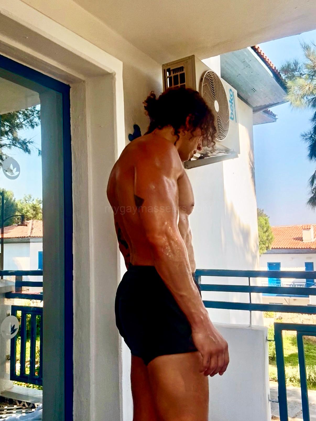 Coach sportif professeur de yoga masseur ayurvédique